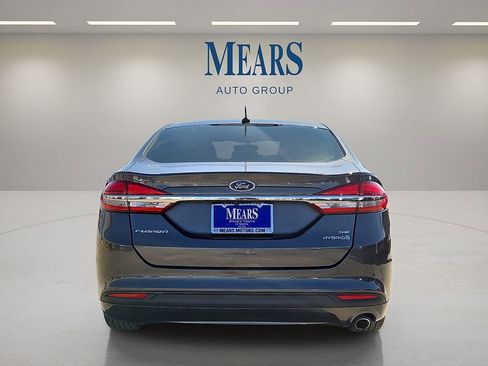 Used 2018 Ford Fusion SE image 4