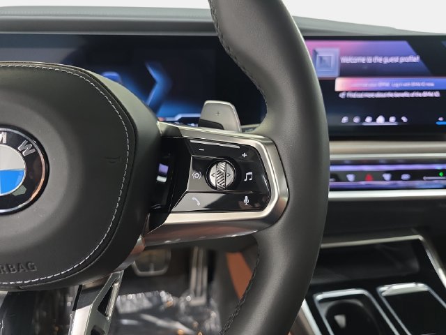 Certified 2025 BMW 760i xDrive AWD/4WD image 15