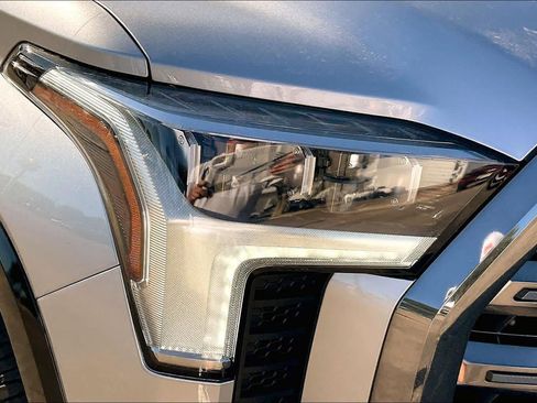 Used 2024 Toyota Tundra Platinum AWD/4WD image 28