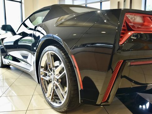 Used 2018 Chevrolet Corvette Stingray Convertible w/ 3LT Preferred Equipment Group RWD image 12