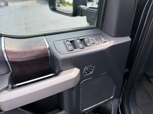 Used 2022 Ford F350 Lariat w/ Black Appearance Package AWD/4WD image 10