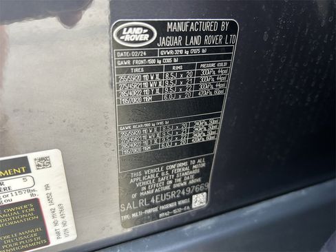 Used 2024 Land Rover Discovery Dynamic SE image 15