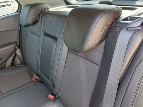 Used 2020 Chevrolet Trax LT w/ LT Convenience Package FWD image 14