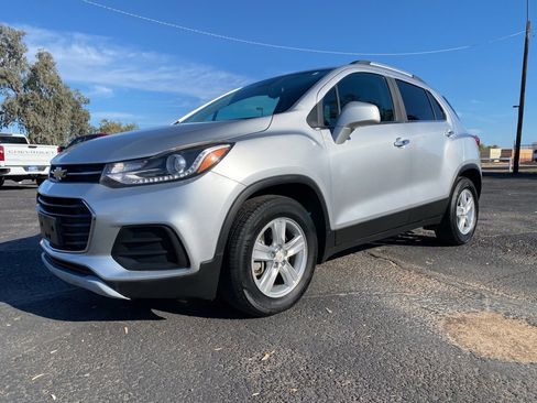 Used 2017 Chevrolet Trax LT w/ LT Convenience Package image 2