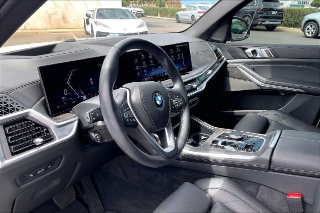 Used 2024 BMW X5 xDrive40i w/ Parking Assistance Package AWD/4WD image 14