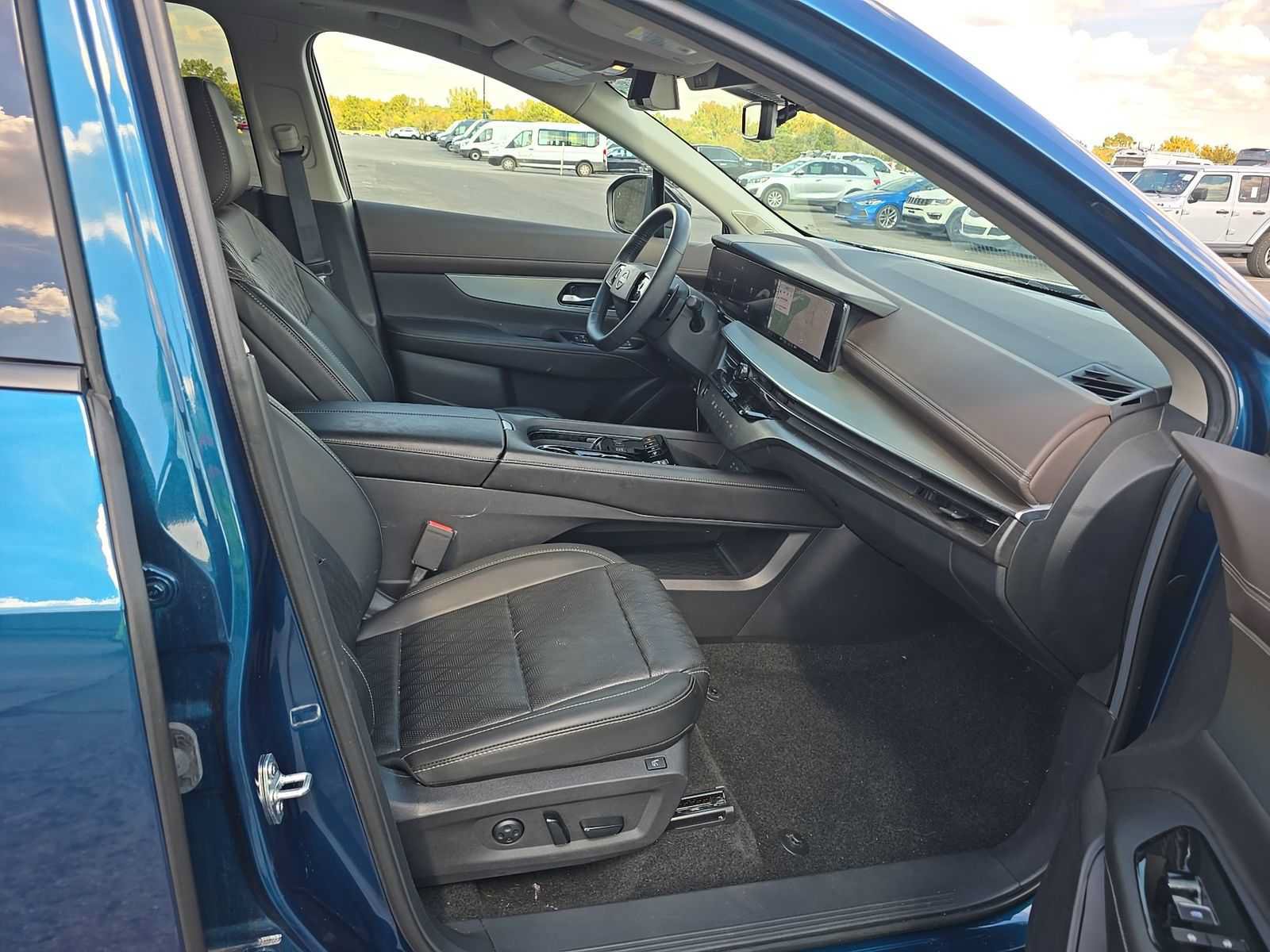 Used 2025 Nissan Murano Platinum w/ Cargo Package AWD/4WD image 17