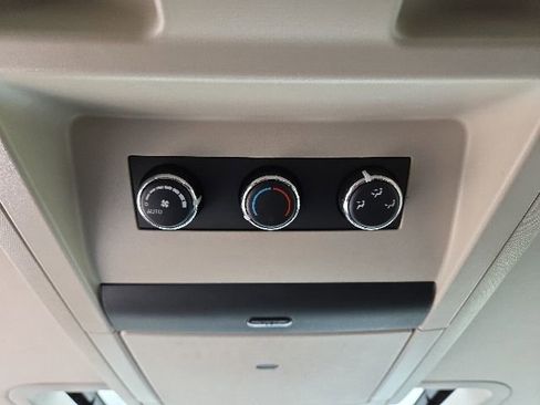 Used 2016 Chrysler Town & Country Touring-L FWD image 43
