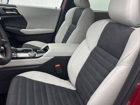 New 2025 Mitsubishi Outlander SE image 13