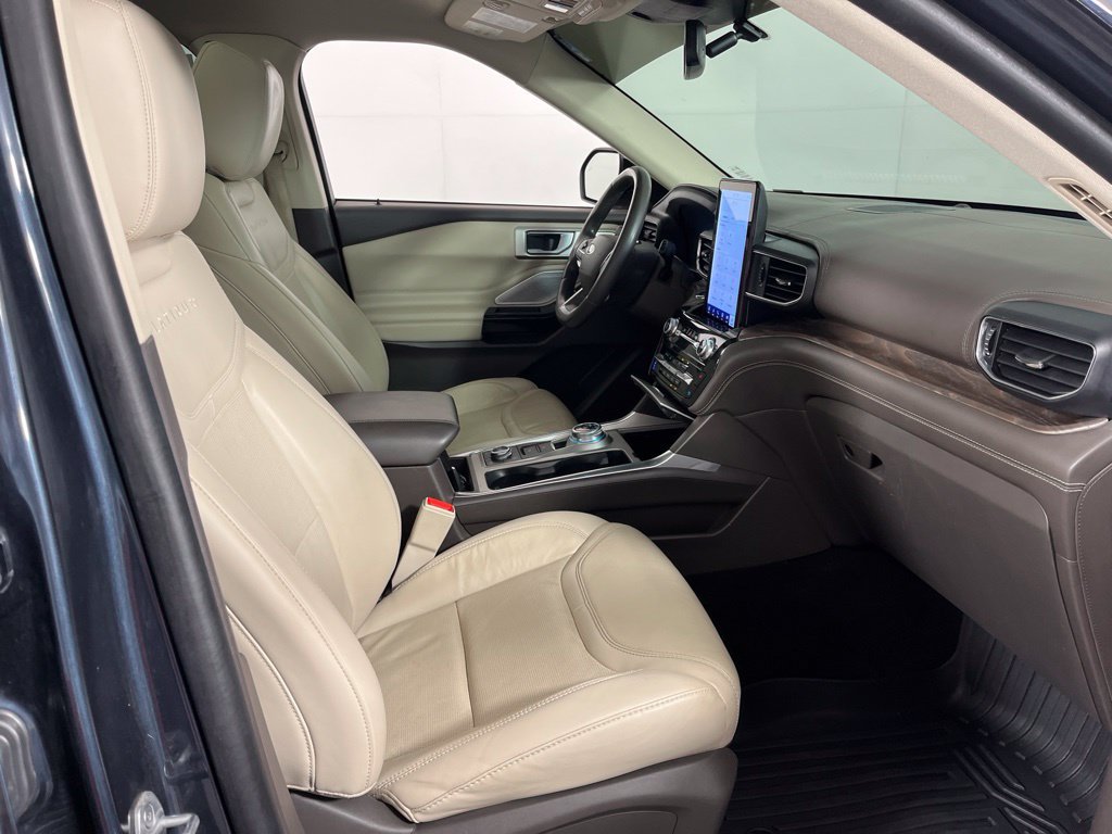 Used 2022 Ford Explorer Platinum w/ Equipment Group 601A AWD/4WD image 5