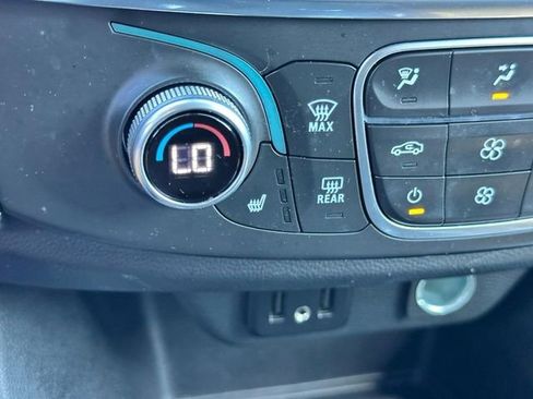 Used 2023 Chevrolet Traverse LT FWD image 22