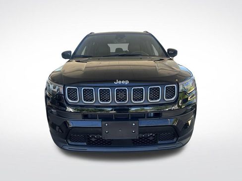 Used 2023 Jeep Compass Latitude w/ Convenience Group AWD/4WD image 2