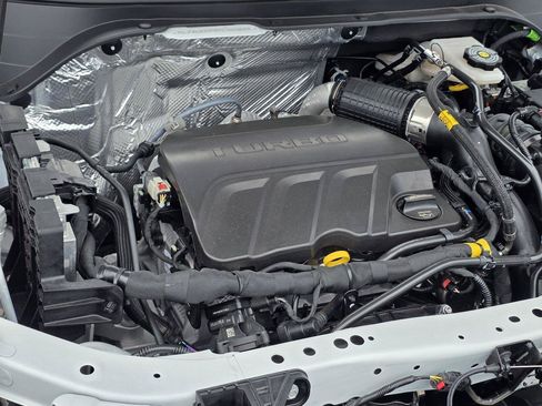 Used 2026 Chevrolet Trax LS w/ LS Convenience Package FWD image 32