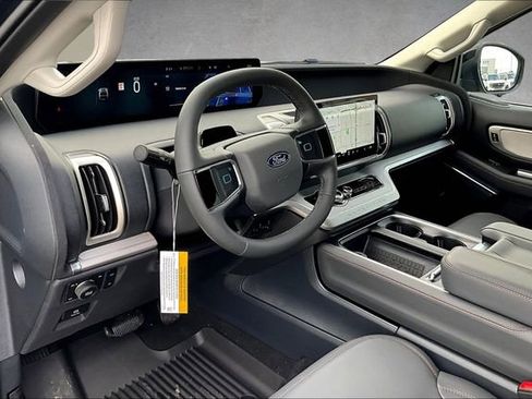 New 2025 Ford Expedition Active image 6