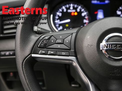 Used 2021 Nissan Rogue Sport S image 15