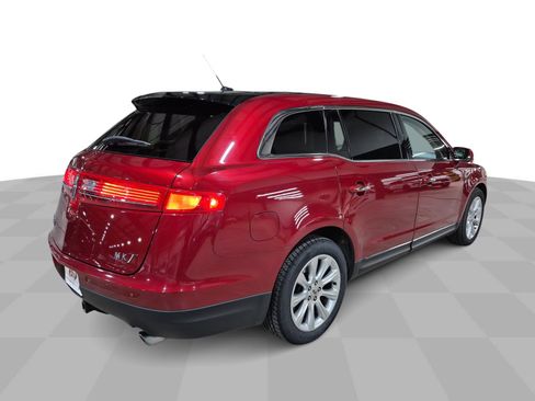 Used 2018 Lincoln MKT AWD image 9