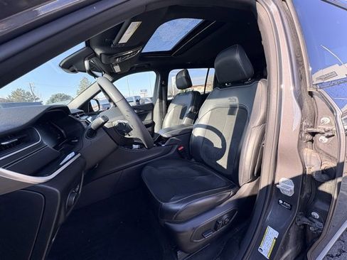 Used 2023 Jeep Grand Cherokee L Altitude image 17