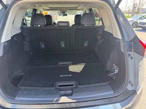 Used 2023 Nissan Rogue SL image 10