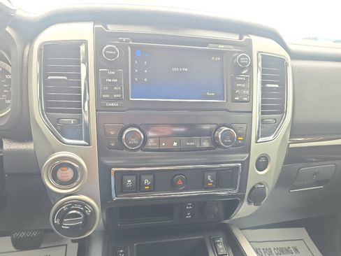 Used 2017 Nissan Titan SV image 25