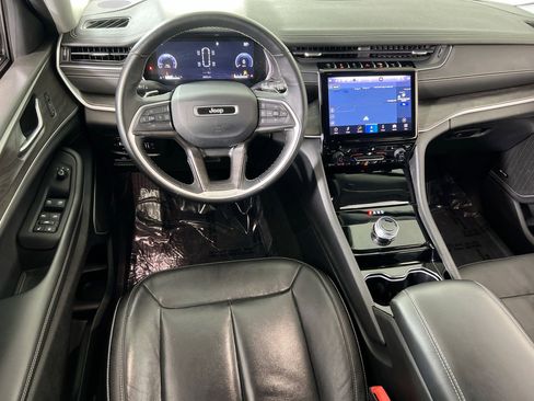 Used 2022 Jeep Grand Cherokee Limited image 22