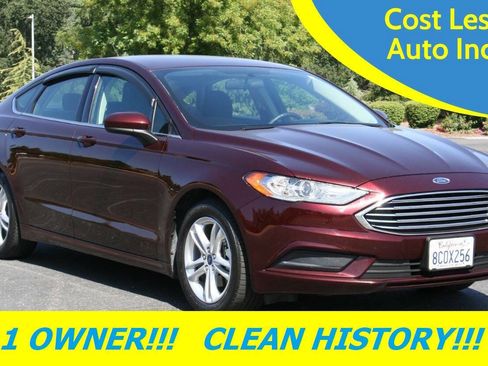 Used 2018 Ford Fusion SE w/ Fusion SE Technology Package FWD image 2