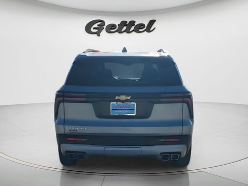 Used 2025 Chevrolet Traverse LT image 4