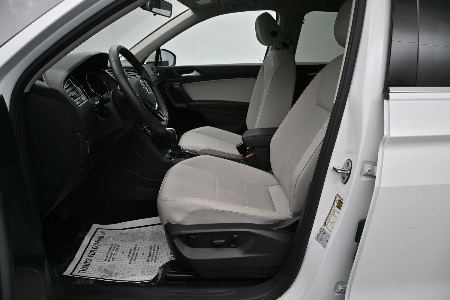 Used 2020 Volkswagen Tiguan SE w/ Panoramic Sunroof Package AWD/4WD image 7