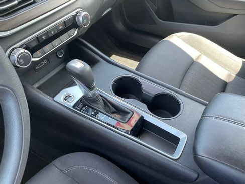 Used 2025 Nissan Altima 2.5 SV FWD image 19