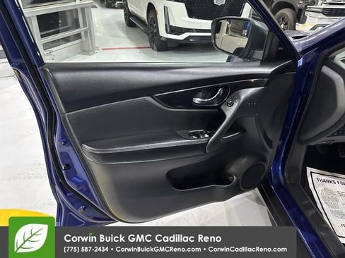 Used 2019 Nissan Rogue SL AWD/4WD image 13