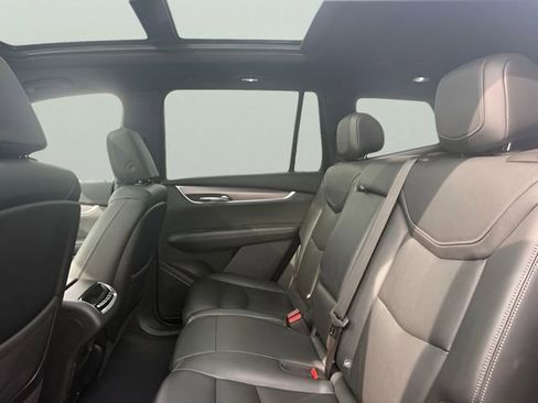 Used 2022 Cadillac XT6 Luxury image 9