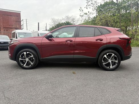 Used 2024 Chevrolet Trax RS w/ Driver Confidence Package FWD image 4
