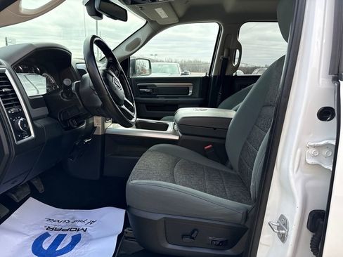 Used 2018 RAM 1500 SLT image 9