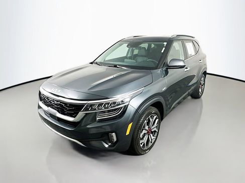 Used 2023 Kia Seltos SX w/ SX Sunroof Package AWD/4WD image 3