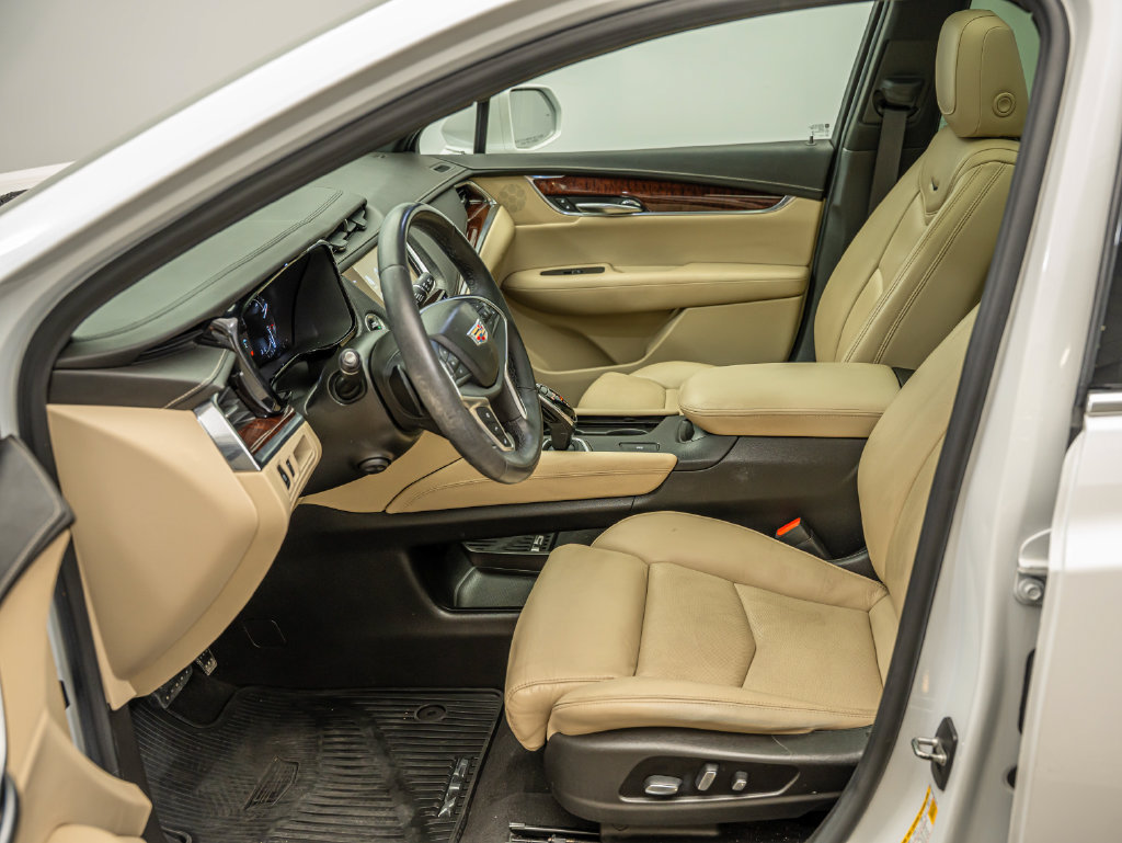 Used 2017 Cadillac XT5 Luxury w/ Driver Awareness Package FWD image 21