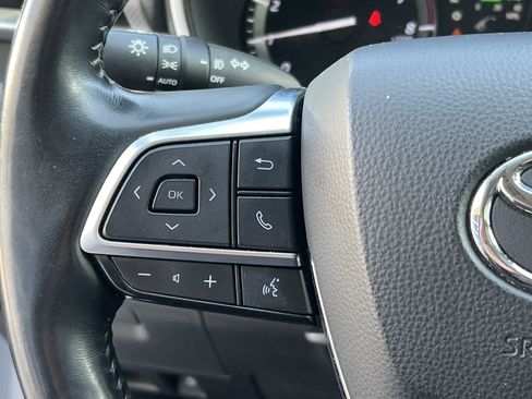 Used 2021 Toyota Highlander Platinum FWD image 18