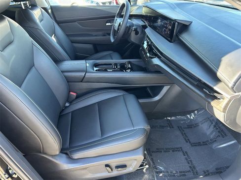 Certified 2025 Nissan Murano SV image 9