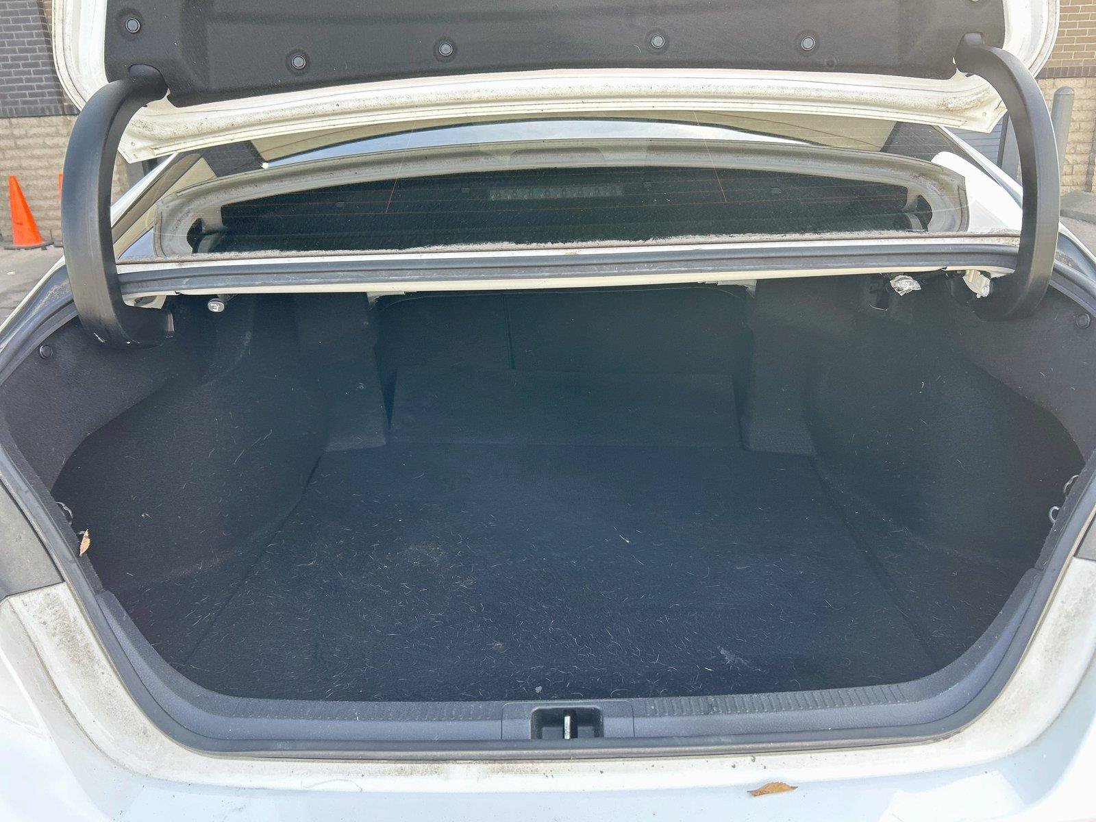 Used 2018 Toyota Camry SE w/ Moonroof Package FWD image 14