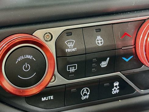 Used 2021 Jeep Wrangler Unlimited Rubicon w/ LED Lighting Group AWD/4WD image 19