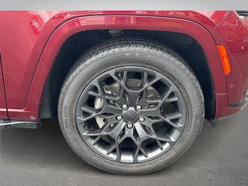 Used 2024 Jeep Grand Cherokee L Summit AWD/4WD image 8