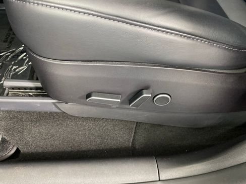 Used 2022 Tesla Model Y Long Range image 9