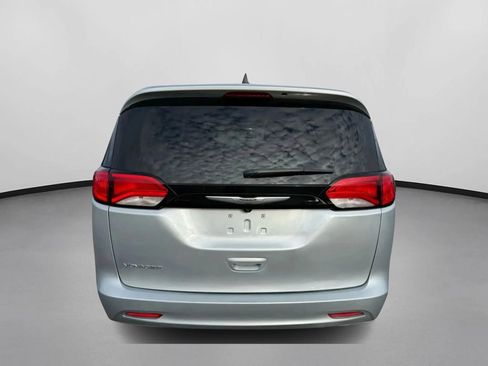 Used 2023 Chrysler Voyager LX FWD image 2