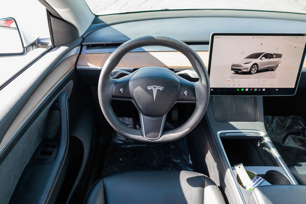 Used 2023 Tesla Model Y Long Range AWD/4WD image 2