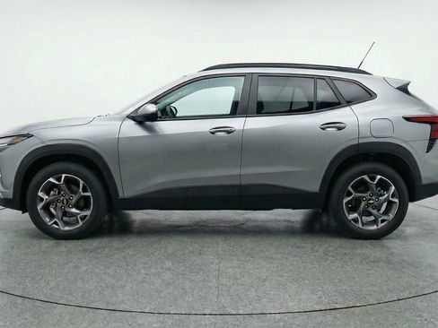 Used 2025 Chevrolet Trax LT image 5