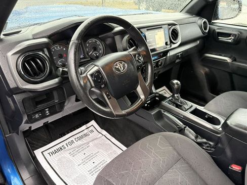 Used 2016 Toyota Tacoma TRD Sport image 9