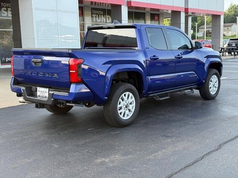 Used 2025 Toyota Tacoma SR5 image 3