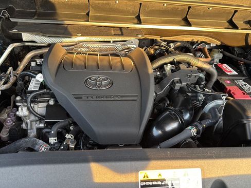 Certified 2023 Toyota Highlander XSE image 31