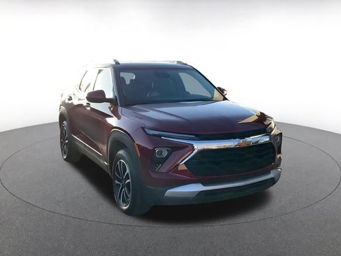 Used 2025 Chevrolet TrailBlazer LT image 3