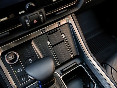 Used 2025 Lexus GX 550 w/ Accessory Package (2T) image 54