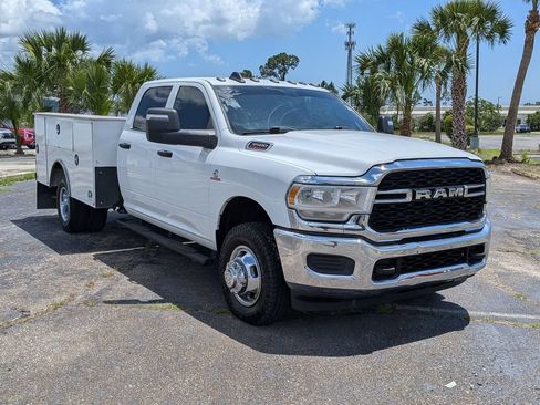 Used 2024 RAM 3500 Tradesman w/ Chrome Appearance Group AWD/4WD image 3