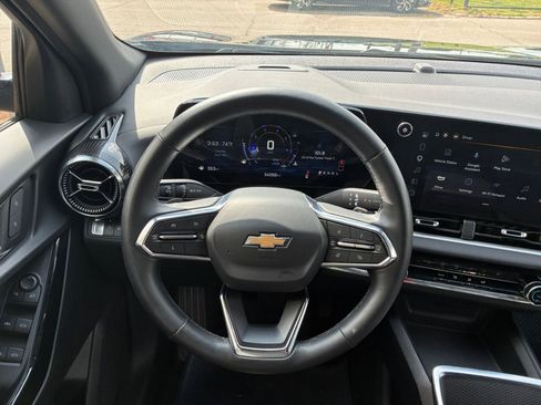 Used 2025 Chevrolet Equinox LT image 29