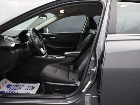 Used 2025 Nissan Altima 2.5 SV FWD image 14